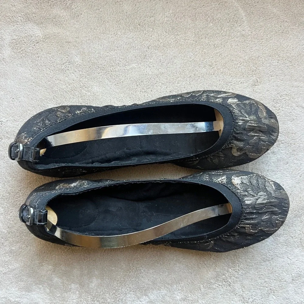 Bandolino Women 9.5 fit like 8.5 Black Gold Metallic Jacquard Ballet Flat Buckle